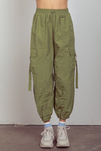 Load image into Gallery viewer, VERY J Elastic Waist Woven Cargo Pants
